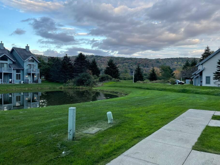 Skiing, Hiking, Village Of Eville Mtn Escape Ellicottville Exteriör bild
